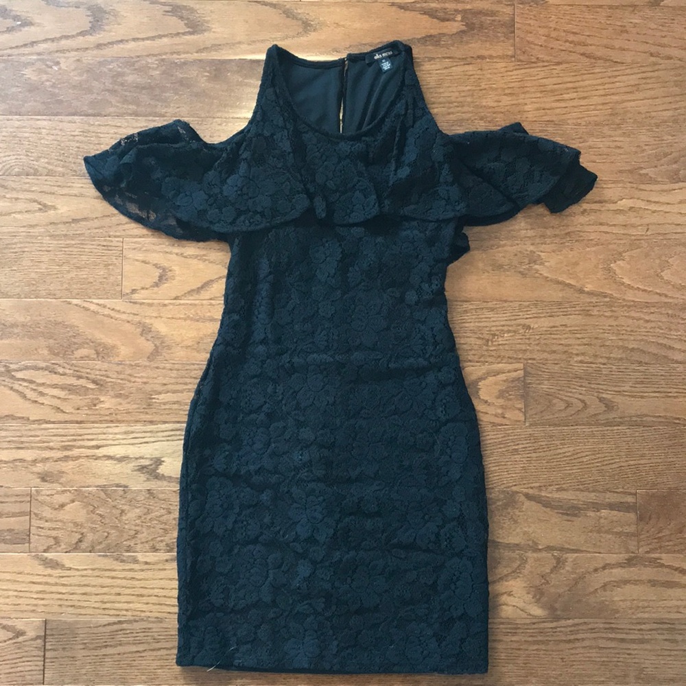 Black Lace Body-con Dress